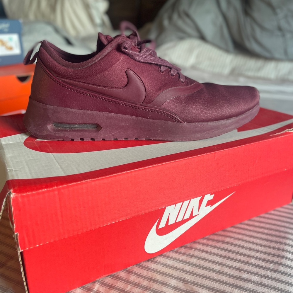Air Max Thea - burgundy sneakers